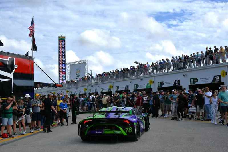 初のアメリカ、デイトナ24時間レース取材で大興奮！ でも運転マナーはフランス人と似てた!?【池ノ内ミドリのジャーマン日記】