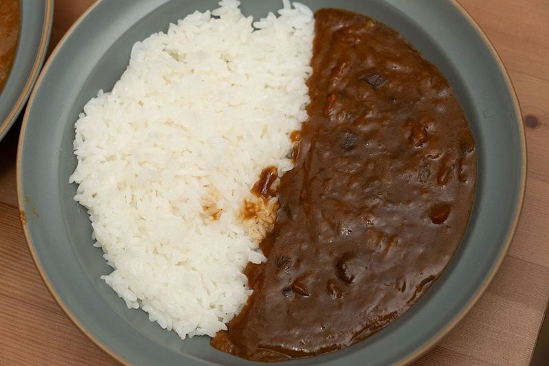 ダイソーで見つけた110円の“高級カレー” 食べようとしたら「調理方法」に驚いた…