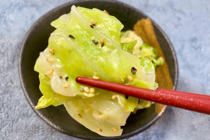 20秒茹でたキャベツに“このタレ”かけたら… 無限ループの「激ウマ副菜」が完成