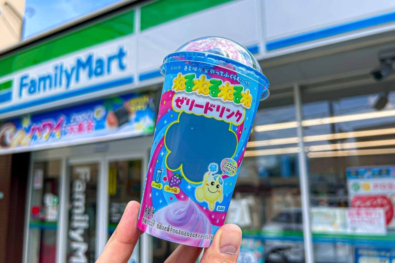 ファミマ限定の“飲むねるねるねるね”　「例のアレ」もできる最高のドリンクで…