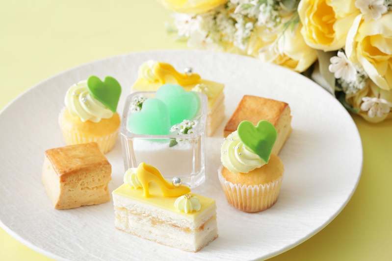 レモンとメロンを使用したスイーツ8種と、総料理長監修のセイボリー&軽食6種の充実ラインナップ!「グラマシーアフタヌーンティー~Spring Collection~」新発売
