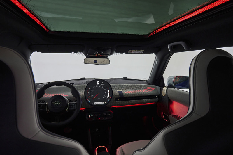 MINI COOPER 10年ぶりのフルモデルチェンジ。EVもラインアップに追加されライフスタイルのトレンド「シンプリシティ」でデザイン