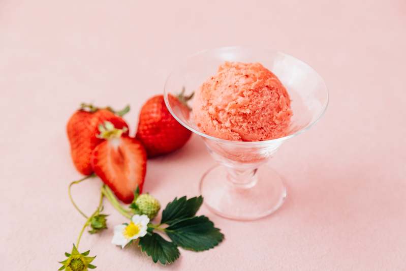 無添加クラフトアイスクリーム「HANDELS VÄGEN」より、「いちごに染まる」春フレーバーが季節限定で登場！2023年3月1日(水)より販売開始。