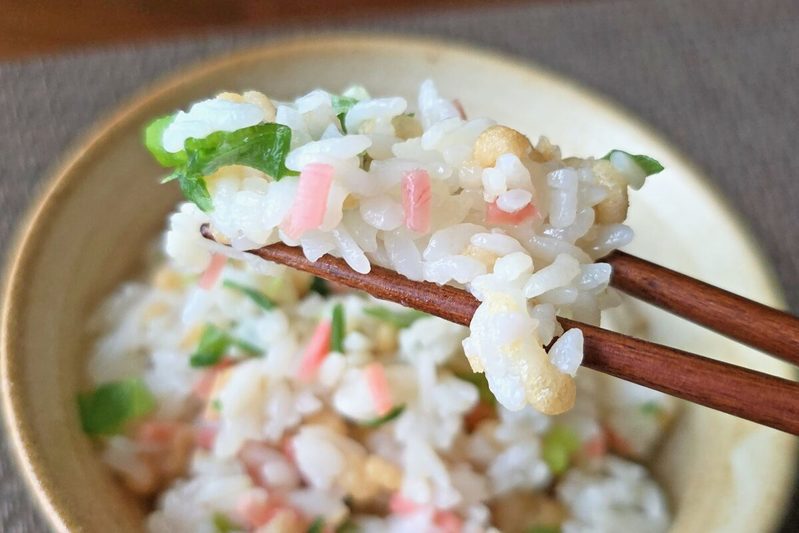 てぬキッチン氏の「紅生姜天丼風混ぜごはん」は混ぜ込むだけで一瞬で完成　揚げてないのにまるで天丼