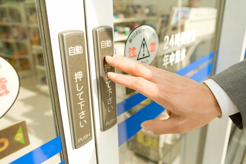 クレーマーも外国人コンビニ店員に弱腰な3つの理由