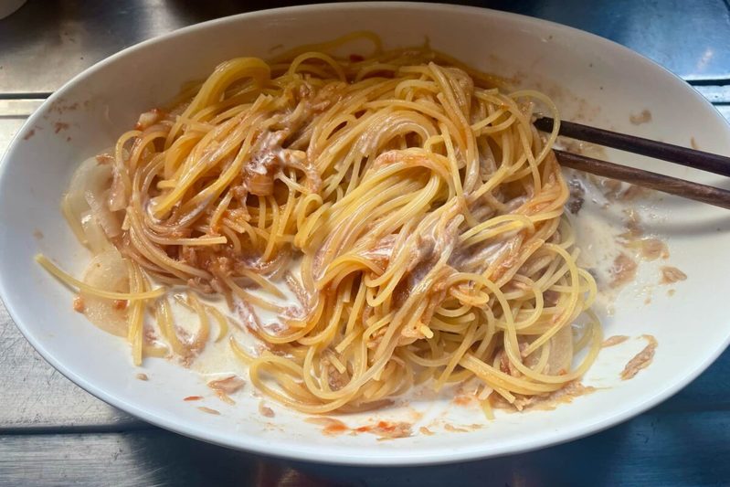 ギャル曽根、電子レンジで作る「トマトクリームパスタ」が最高　“お皿一枚”で激ウマに