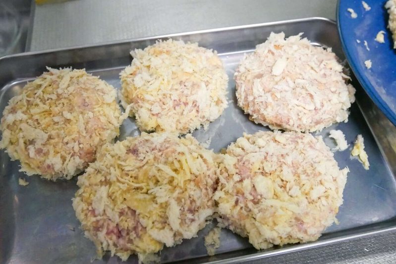 笠原将弘氏の絶品メンチカツ　「懐かしい＆肉肉しい」がたまらない