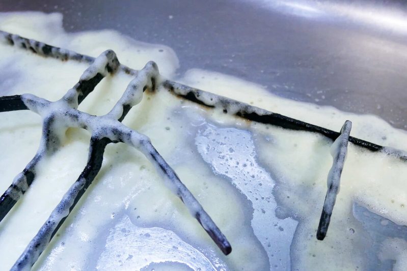 閲覧注意の汚トイレが“コレ”で劇的つるピカ 買ってよかった業者レベルの最強洗剤