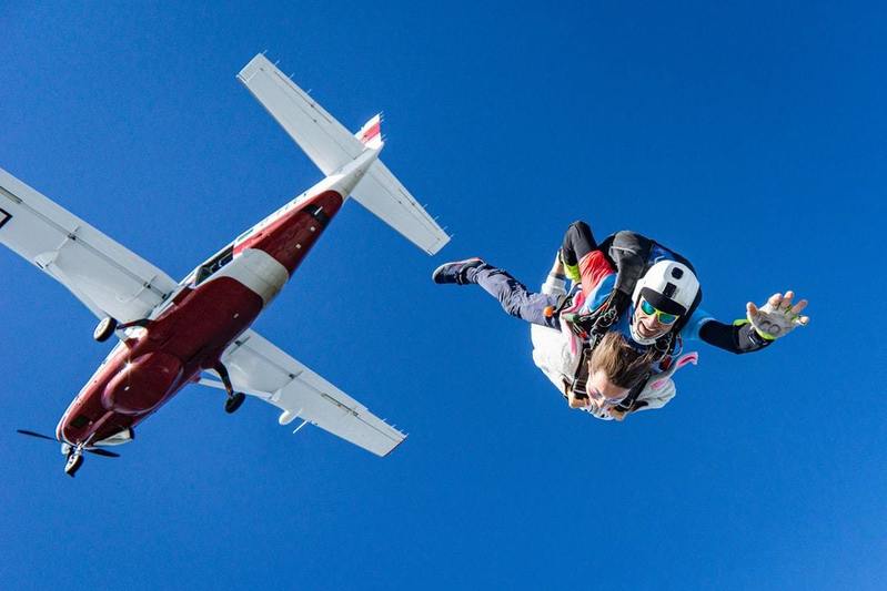 高層ビルや断崖からダイブ。「ベースジャンプ」はあまりにも危険すぎるスポーツだ