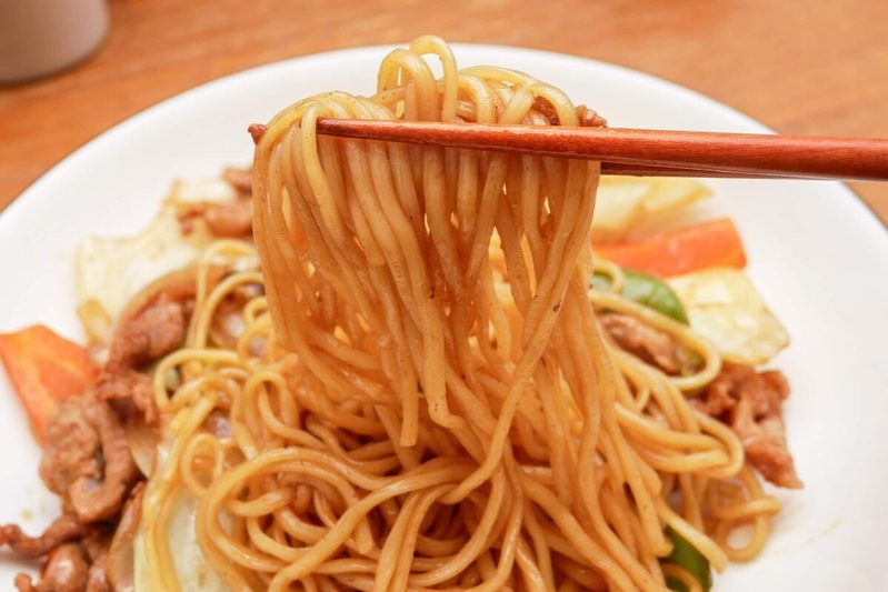 ペヤング焼きそばが“まさか”のチルド化　味は別物だけど麺がおいしすぎる