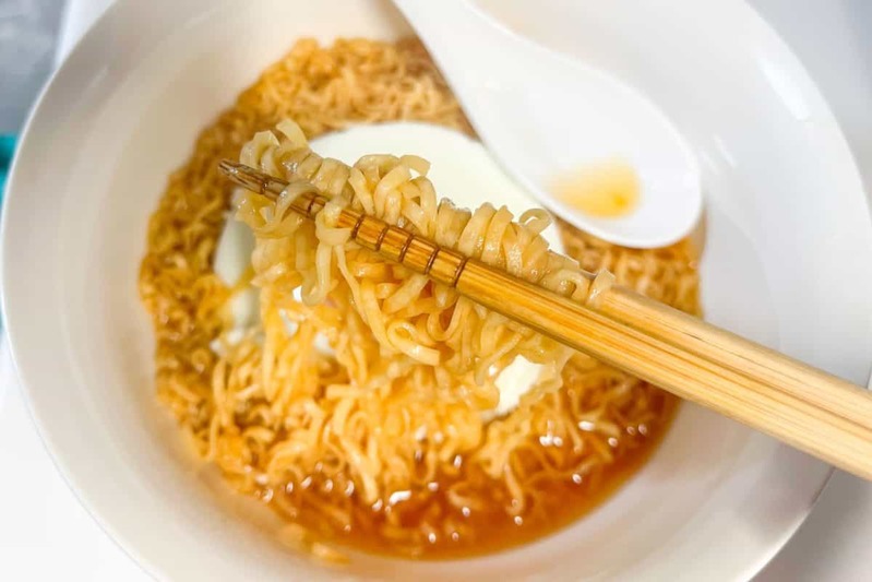 0秒チキンラーメンに…　「あるもの」を入れてお湯で戻したら激ウマだった