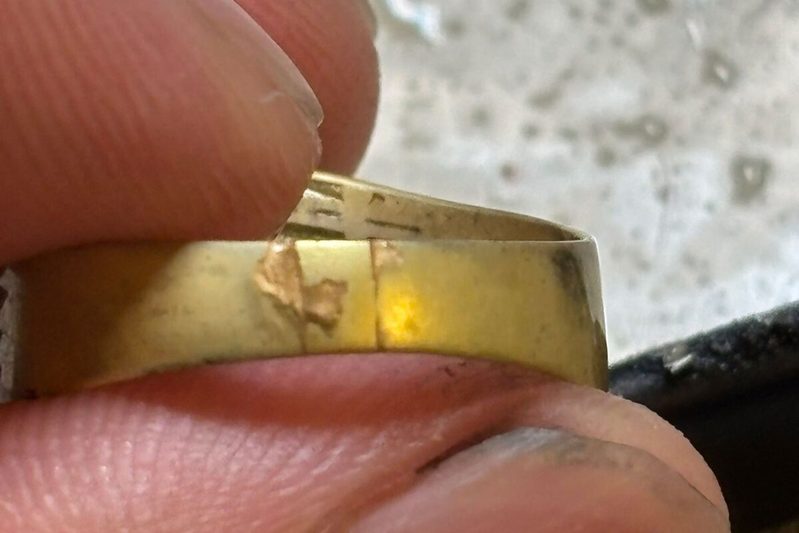 中古ショップで100円の指輪を購入→500倍の価値があると判明 驚愕の正体が「お宝すぎる」と話題に…