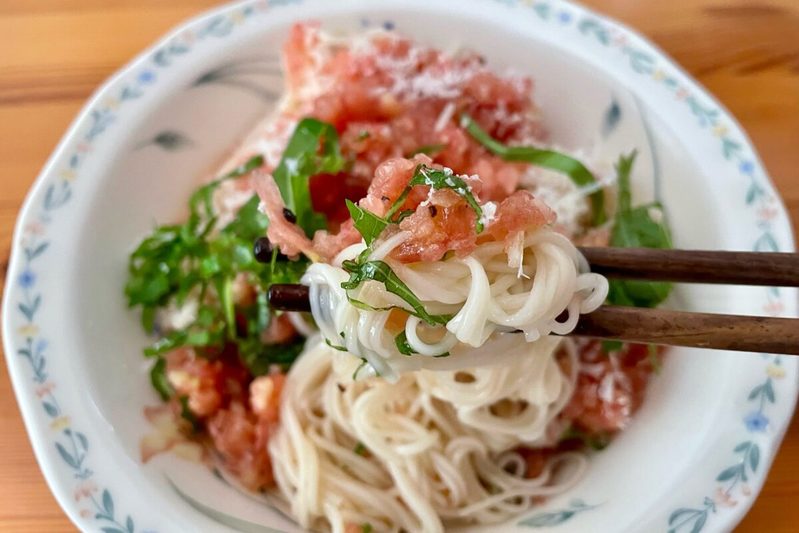 リュウジ氏の「まるごとトマトそうめん」が激うま　簡単なのに夏にぴったりの爽やかレシピ