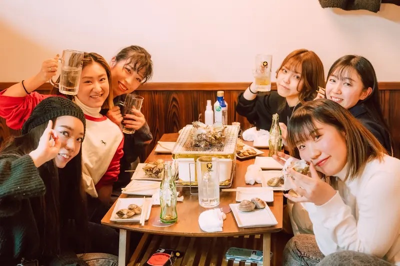 海鮮焼きも焼肉も両方楽しめる期待の新店!『でこせまき』