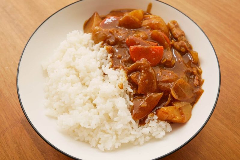 リュウジ氏が作る「学校給食カレー」が最高のおいしさ　食べるとどこか懐かしい？