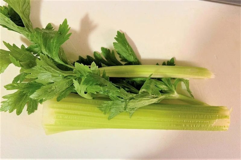 北斗晶の「セロリの食べかた」に驚き…　“あの調味料”に漬けるだけで絶品の副菜に