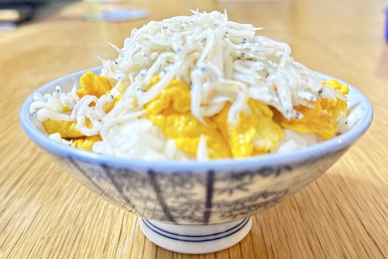 材料はしらすと卵だけ10分で完成！　漁師のリアルガチの“まかない丼”を作ってみた