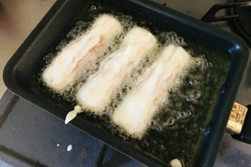 マツコ大絶賛の「ちくわサラダ」やってみたら鬼ウマ… 中に“アレ”を入れる