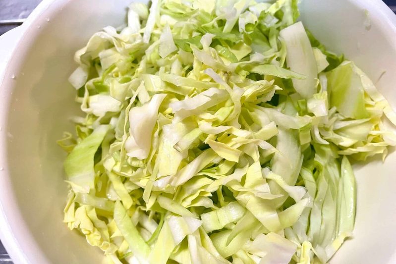 具材はキャベツとツナ缶だけ　素材の旨味が引き立つ「絶品春巻き」がリピ確定