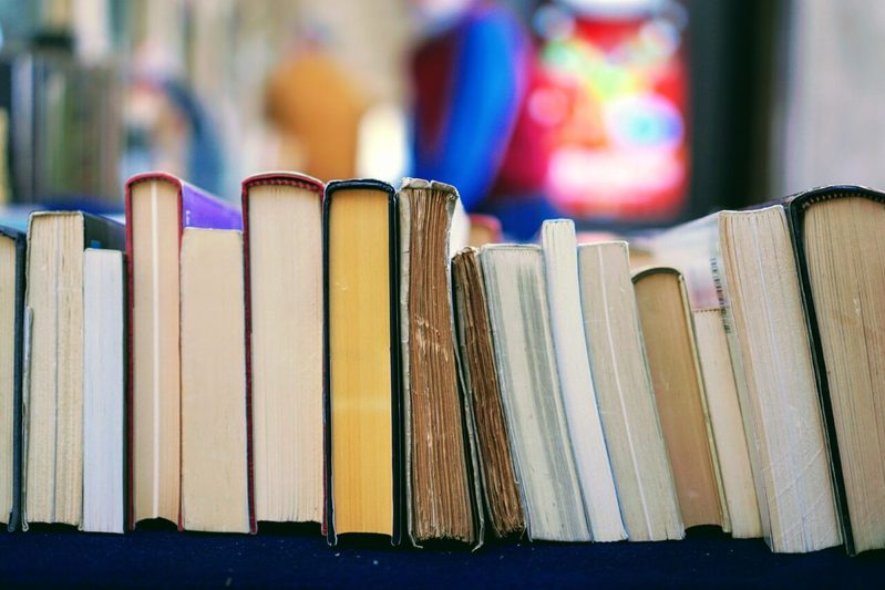 密告をあらわす「チクる」とはどんな言葉?その意味や語源に類義語は?いつから普及した言葉なの?