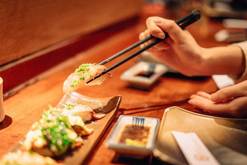 居酒屋で出てくる「お通し」と「突き出し」その違いはいったい何？