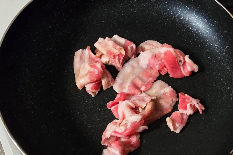 「めっちゃ元気になれそう」 くまの限界食堂の「にら豚焼きそば」が最強のスタミナ飯だった