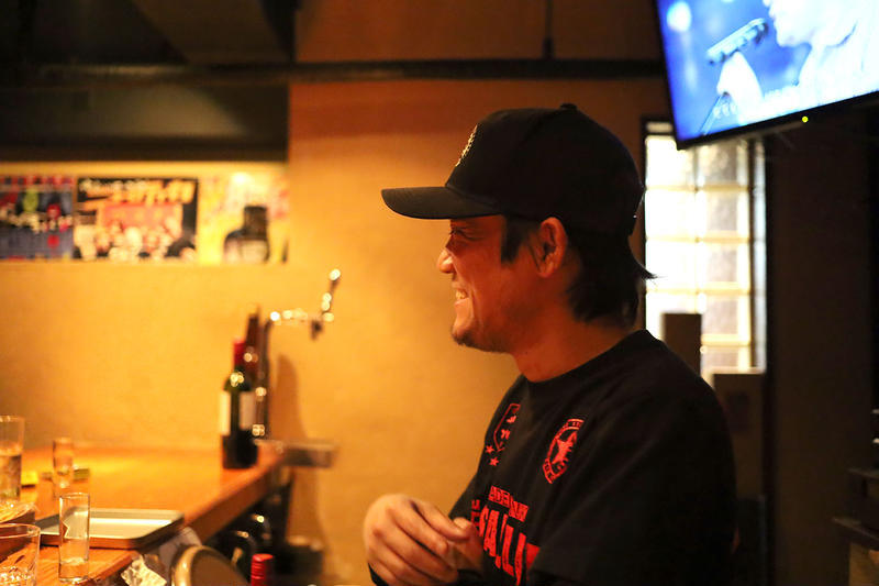 Rockをこよなく愛するマスターとのひと時が最高！『シラサキbar』