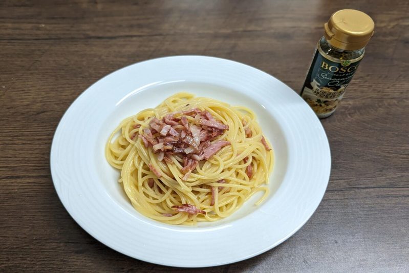 前代未聞の天才すぎる調味料が登場「1本で絶品のトリュフパスタが作れるオイル」が神の1本すぎた