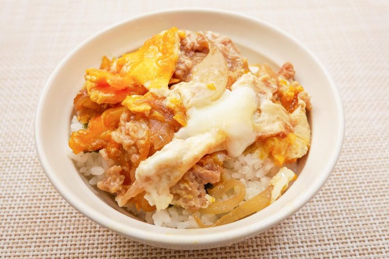 和田明日香さんの「絶対失敗しない親子 丼」　“味が染みる秘訣”もすごかった