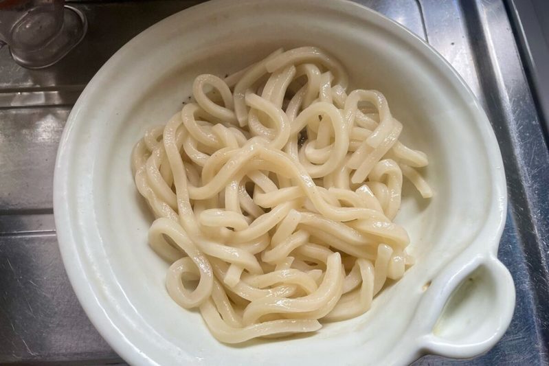 リュウジ氏の「虚無塩うどん」はやめられない美味しさ　めんつゆに飽きたらこれ