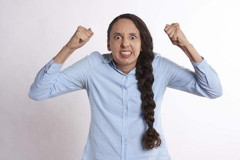 地雷女とは?こんな女はやばい!性格・見た目・行動の特徴を徹底解説!