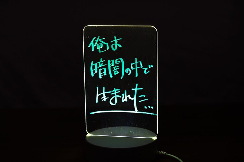 ダイソーで買った220円の“謎アイテム” 部屋暗くすると「感動の光景」が…
