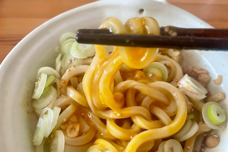 だれウマ氏の「たぬき油うどん」が最高すぎる　ずぼら飯が驚きの美味しさに…