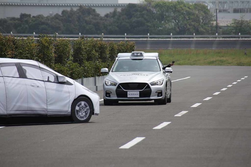 連続する衝突の危険を自動で回避！ 日産自動車が緊急回避性能の飛躍的な向上につながる運転支援技術を発表