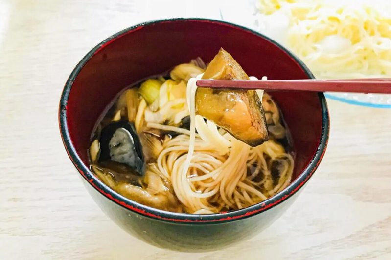 ギャル曽根の「そうめんつけ汁」が鬼ウマだと話題に　約4割がやらずに損してる