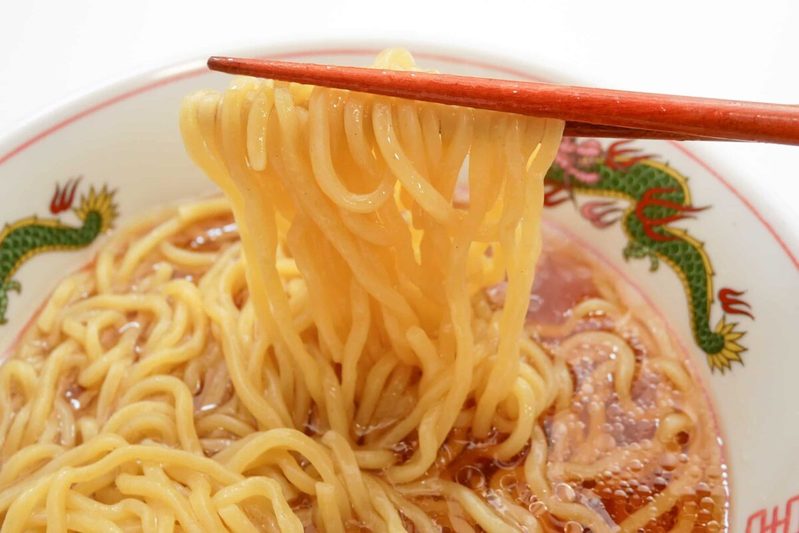 リュウジ氏、カップ麺発売日に衝撃の「味の素ラーメン」公開　この発想はなかった…