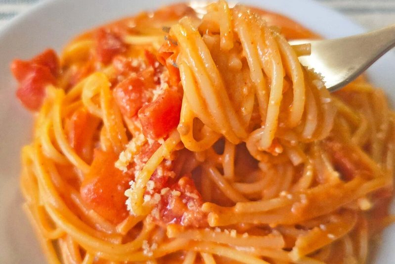 パスタに“あの調味料”を入れるなんて… コク旨でピリ辛の「アラビアータ風」が完成