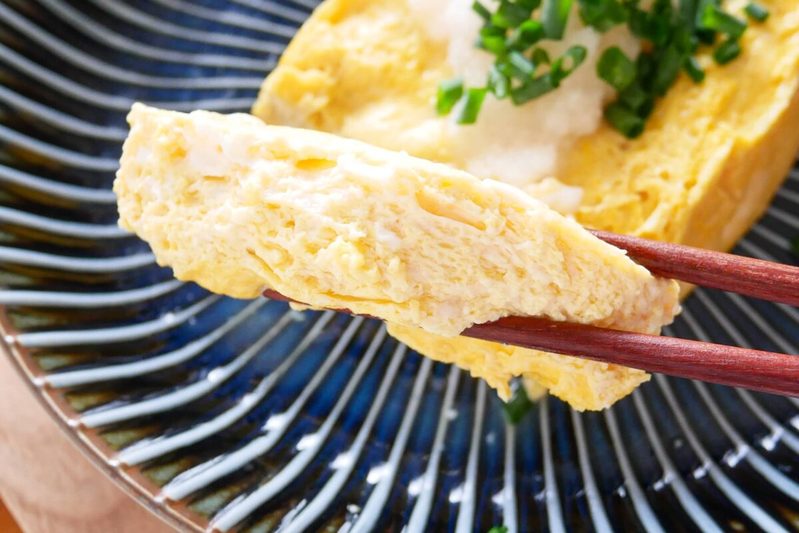 アイラップで作る「だし巻き玉子」がラクすぎて感動 “材料3つ”入れてレンチン