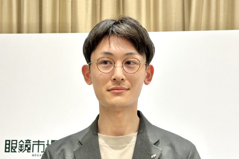 カラーレンズのサングラス、眼鏡市場社長が語る「選び方のコツ」　茶色には要注意
