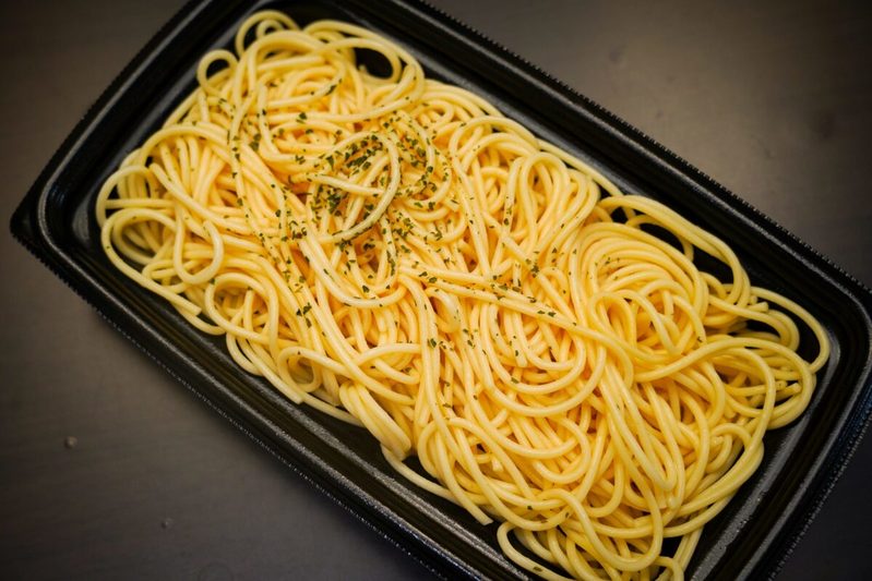 ローソンストア100、“そのまま食べられないパスタ”に衝撃　あまりにも潔すぎる…