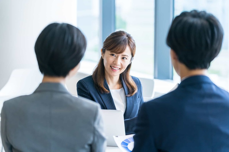 年収800万円を達成できる仕事は?具体例とキャリアアップ法を紹介
