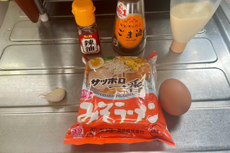 まるみキッチンの「ピリ辛味噌まぜそば」は絶品　サッポロ一番がごちそうになるとは…