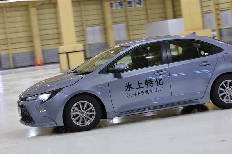 普段は乗ることができない溝なしスリックタイヤで氷上走行することで、ヨコハマ最新スタッドレスの「アイスガード7」の性能を実感!【ウィンタータイヤカタログ 2023-2024】