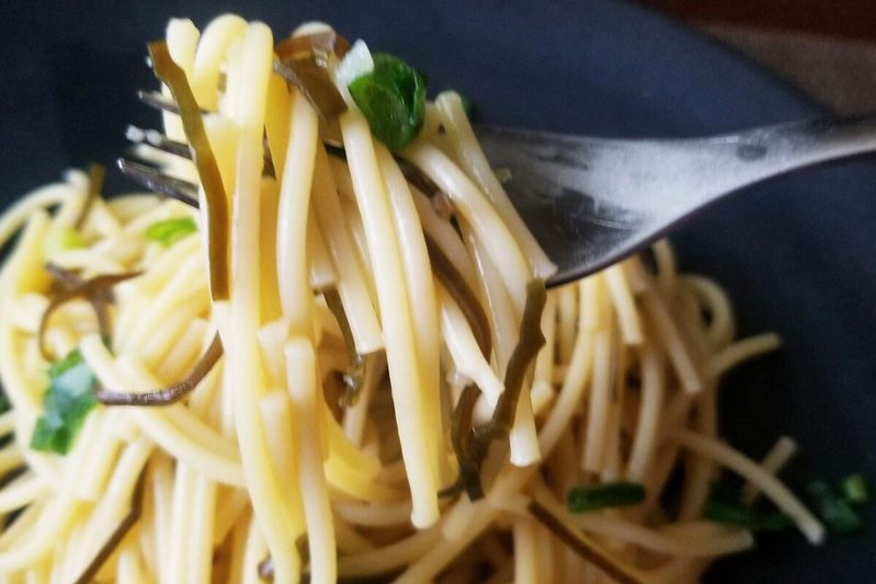 かっちゃん氏の「極限バター塩昆布パスタ」は梅雨を吹き飛ばす爽やかさ　“和の香辛料”が決め手