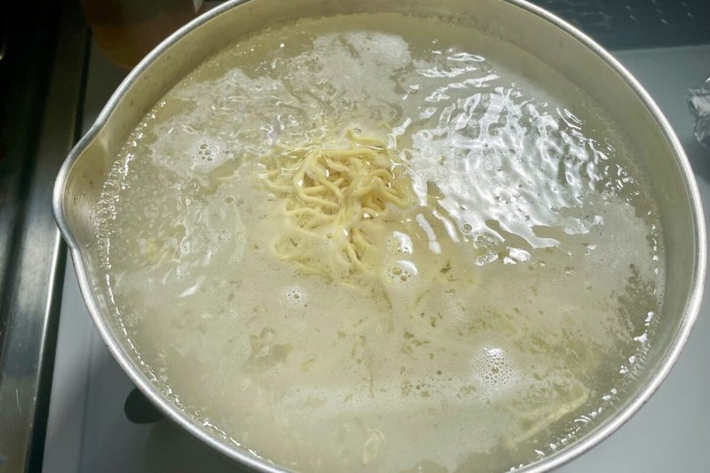 ハマごはんの「ごまネギつけ麺」はコスパ最強　35円の中華麺でも店レベルの美味しさ