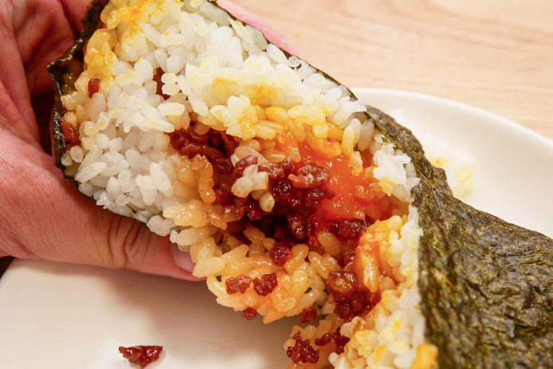『相葉マナブ』家でできる、あの「名店おにぎり」作り方 もっちりする“卵黄”が最高