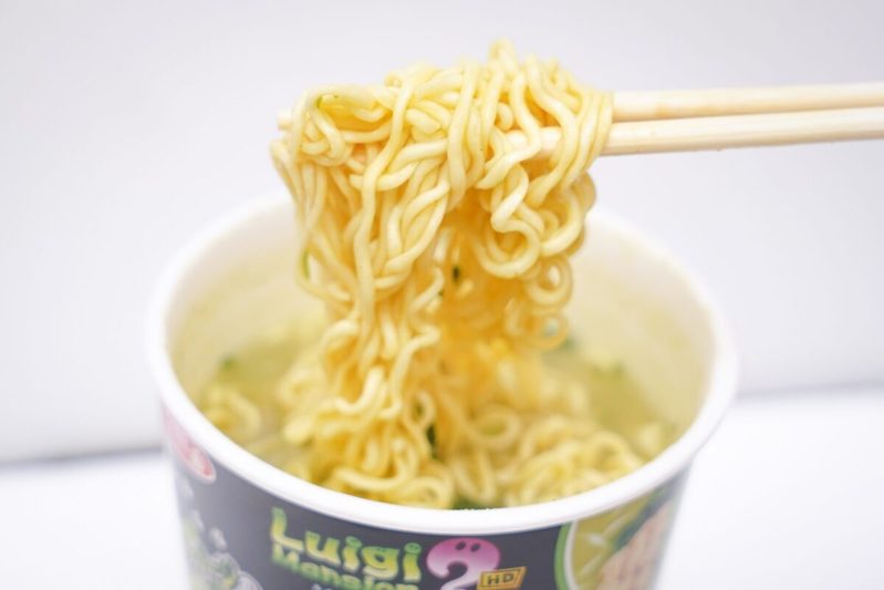 ファミマに登場した「最新カップ麺」が“絶叫激辛”らしいので食べてみた結果…