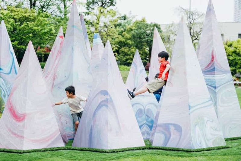 ゴールドウインが野外で子どもと遊べるイベントを東京ミッドタウンの芝生広場で開催