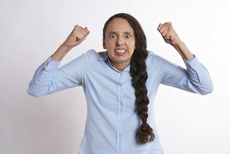 ヤンデレ彼女とは?ツンデレとの違いと対処法をご紹介!