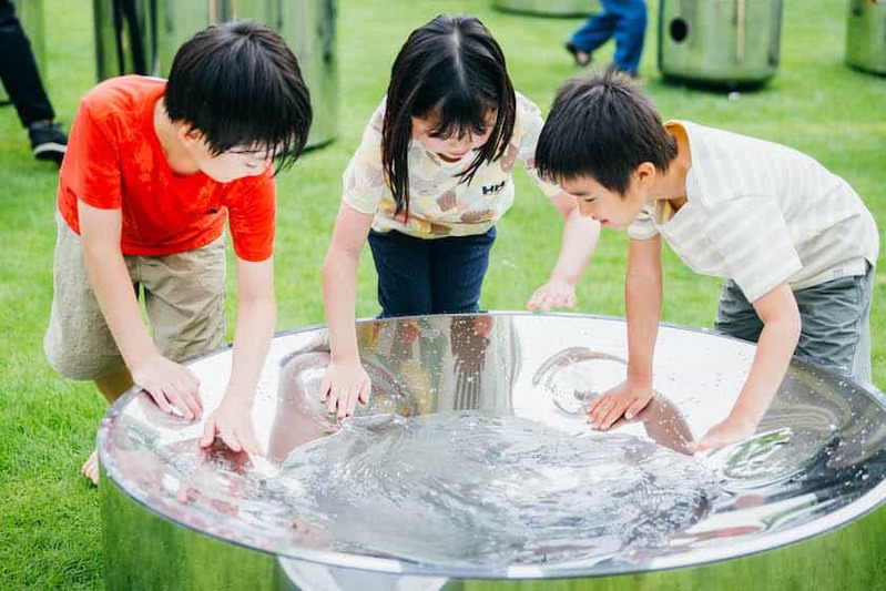 ゴールドウインが野外で子どもと遊べるイベントを東京ミッドタウンの芝生広場で開催